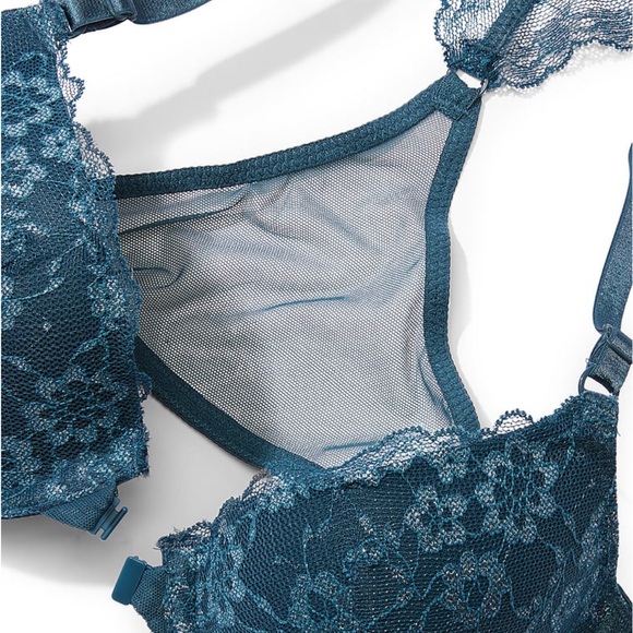 CLEARANCE $70 Victoria’s Secret Lacy floral T-Shirt front close bra 36D set - Picture 3 of 5